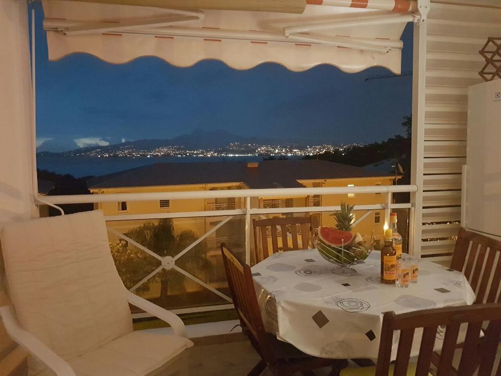 Studio Kasanaco Avec Vue La Baie De Fort De France لي تروا زيليه المظهر الخارجي الصورة